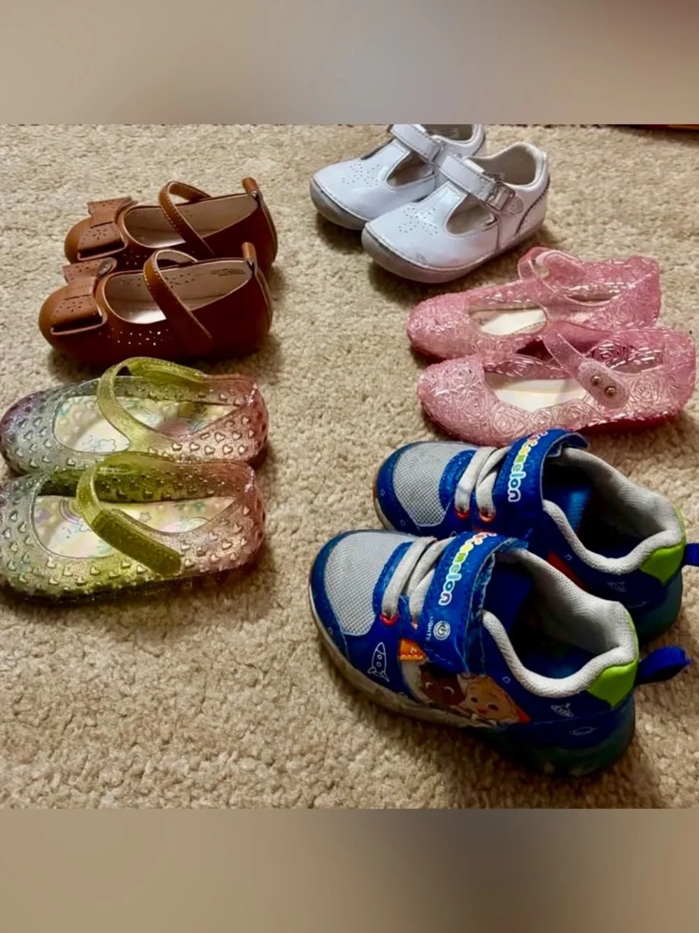 5 pair of baby shoes size 5